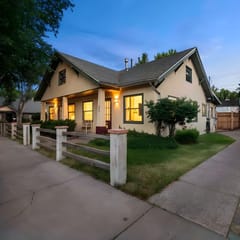 Stylish heart of Downtown Flagstaff Unit w/ Hot Tub