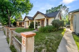 Desert Modern Downtown Flagstaff Unit w/Spa and AC