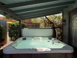 Quaint 1-bedroom Unit  w/ Hottub in Uptown Sedona