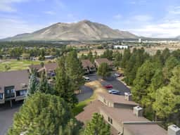 Serene Flagstaff home with tranquil Mountain View’s