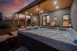 Hot Tub, Ping Pong, Bocce Ball! Views & Trails!