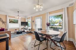 Stylish & Cozy Downtown 2 Bedroom Unit w/ Hot Tub