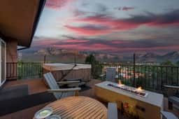 Uptown home w/Views & Hottub