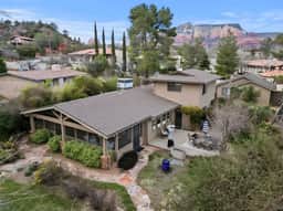 Uptown Garden home w/ Hot Tub & Fire Pit