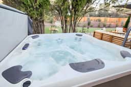 Luxe Sedona Home w/ Hot Tub, PutPut, and Corn Hole