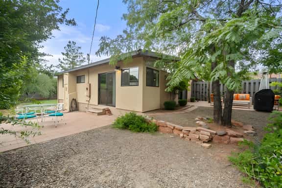 Quaint Uptown Bungalow, Updated, Close to Shopping - Image 1