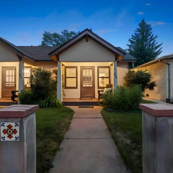 Desert Modern Downtown Flagstaff Unit w/Spa and AC - Image 1