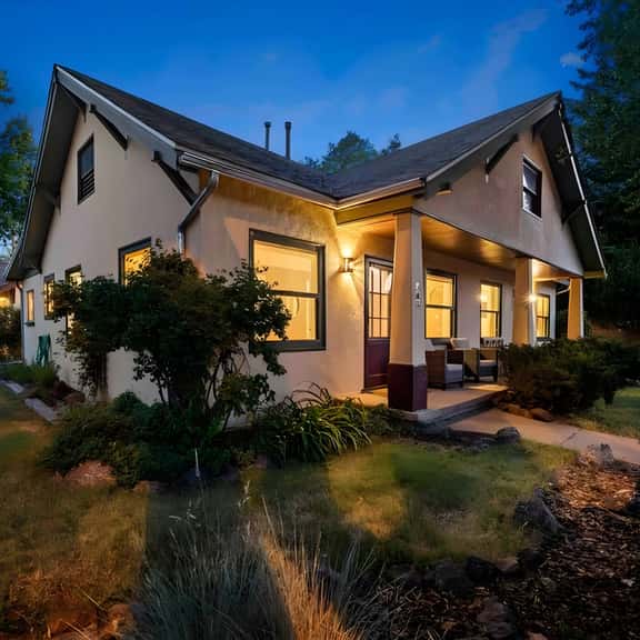 Stylish 1920s Downtown Flagstaff unit W/HotTub - Image 1
