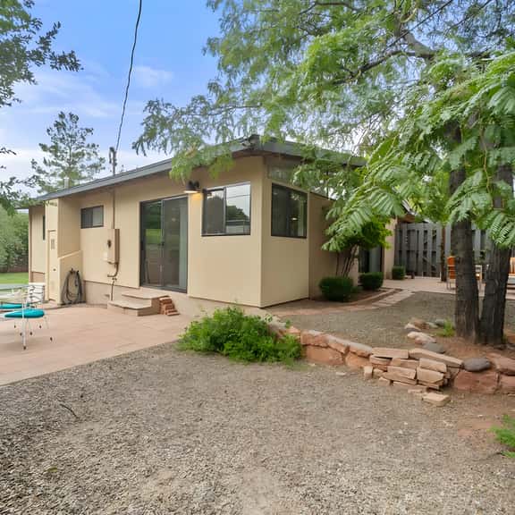 Quaint Uptown Bungalow, Updated, Close to Shopping - Image 1