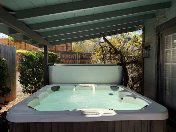 Quaint 1-bedroom Unit  w/ Hottub in Uptown Sedona