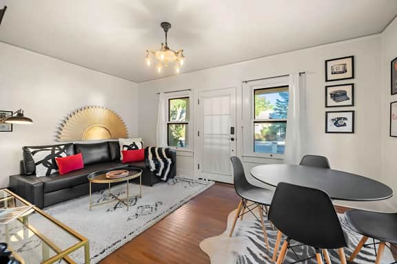 Stylish heart of Downtown Flagstaff Unit w/ Hot Tub