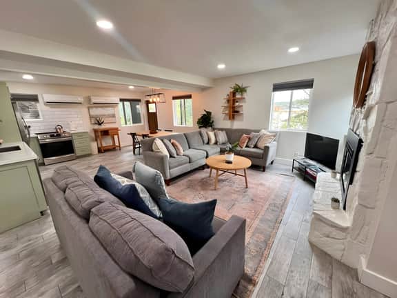 Red Rock Studio w/ Private Hot Tub & Scenic Views!