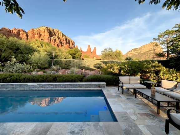 Amazing views/heated pool/hot tub/EV charger