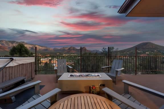 Walk to Uptown with Breathtaking Views and HotTub!