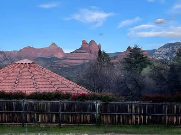 Quaint 1-bedroom Unit  w/ Hottub in Uptown Sedona