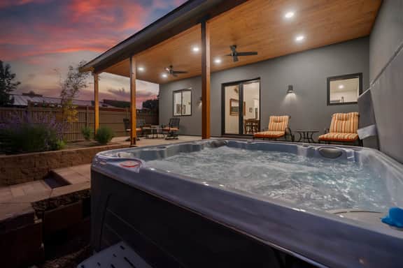 Hot Tub, Ping Pong, Bocce Ball! Views & Trails!
