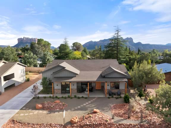Hot Tub, Ping Pong, Bocce Ball! Views & Trails!