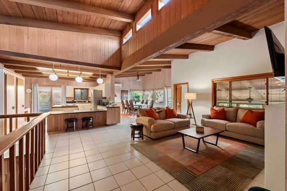 Spacious Home-Walk to Uptown-Views-HotTub-GameRoom