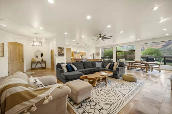 Private Pool! Walk to Uptown/Views/GameRoom/Hot tub