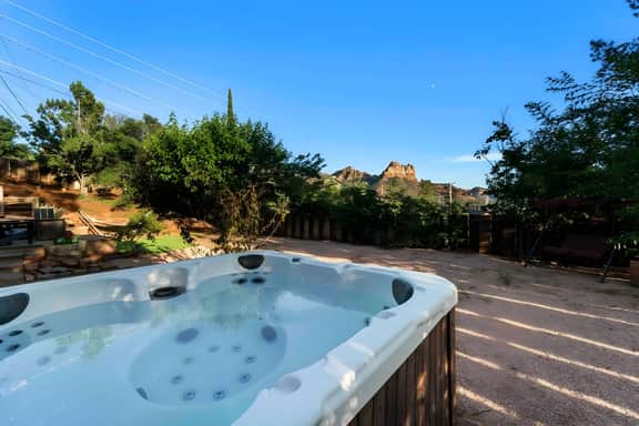 Spacious Home-Walk to Uptown-Views-HotTub-GameRoom