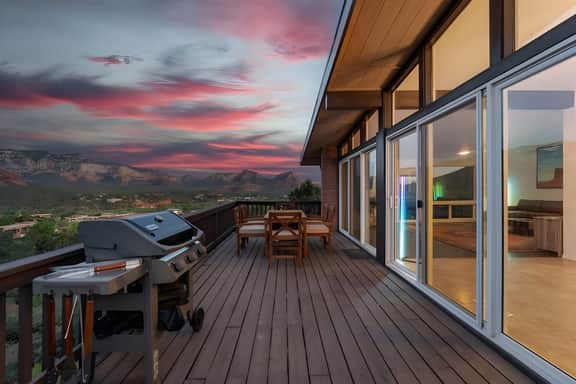 Uptown home w/Views & Hottub