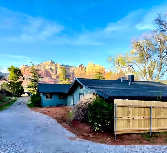 Quaint 1-bedroom Unit  w/ Hottub in Uptown Sedona