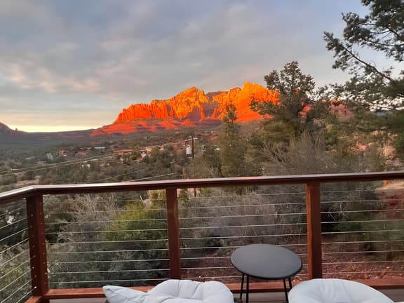 Red Rock Studio w/ Private Hot Tub & Scenic Views!