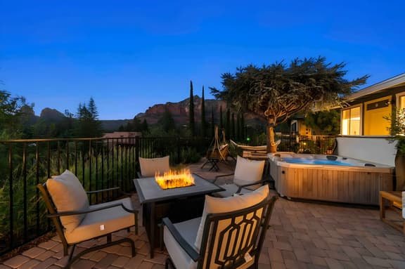 Best views in Sedona Uptown Home w/ private HotTub