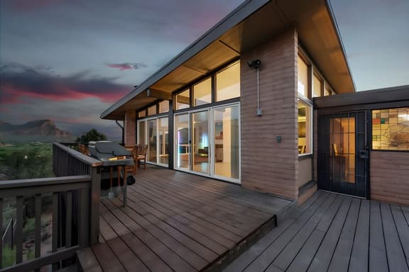 Walk to Uptown with Breathtaking Views and HotTub!