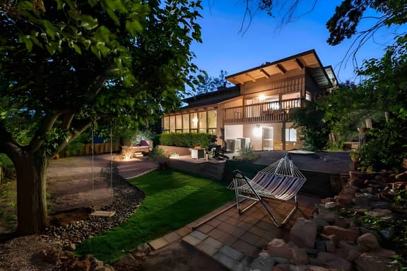 Spacious Home-Walk to Uptown-Views-HotTub-GameRoom